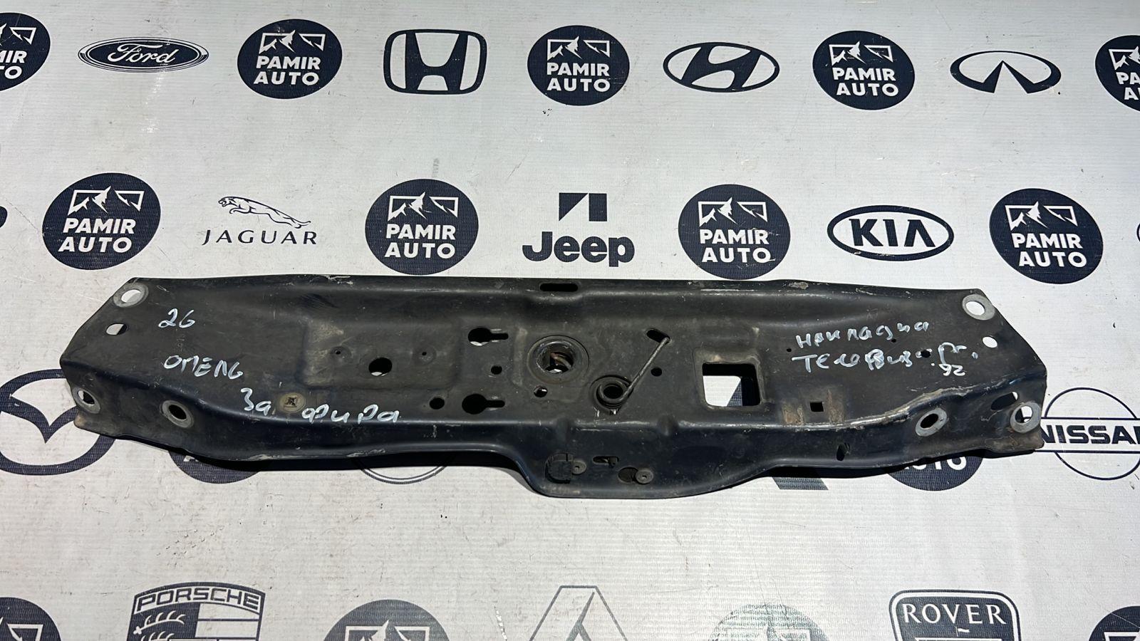 Панель передняя (Телевизор) верхняя часть Opel Zafira/B 2005-2014