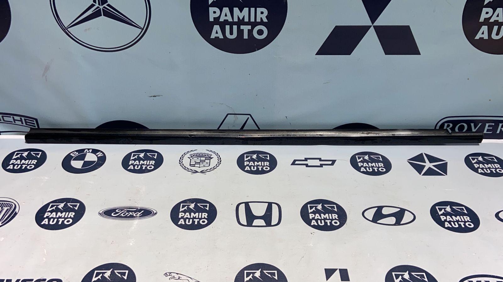 Уплотнитель двери передний левый Mercedes C/W203 2000-2008