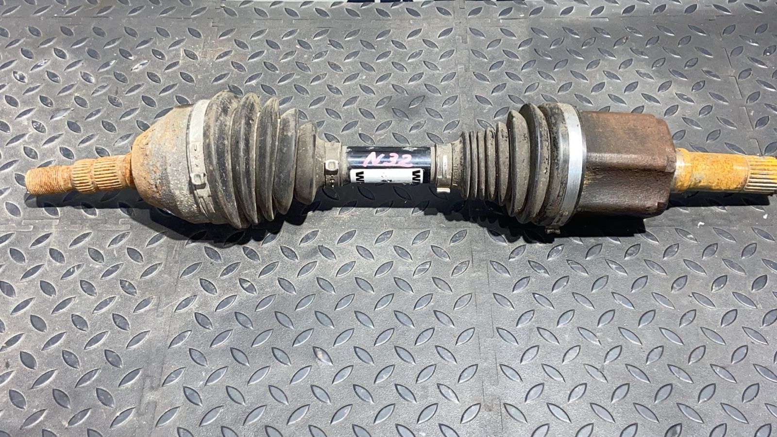 Полуось передняя левая Opel Zafira/B 2005-2014