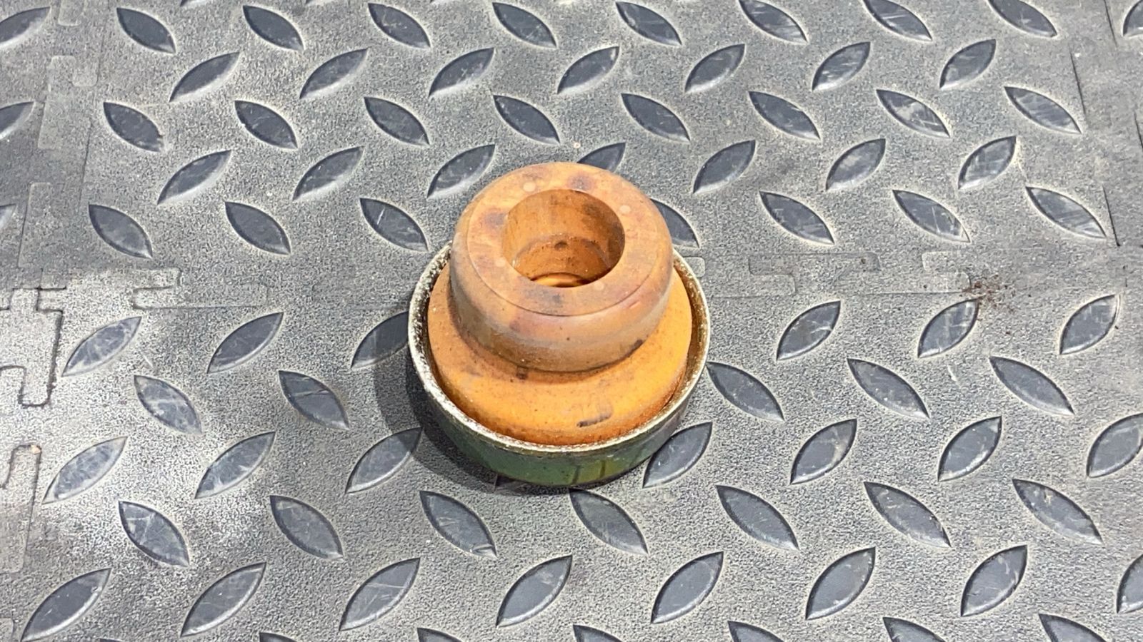 Отбойник амортизатора задний Toyota Avensis/2 2003-2009