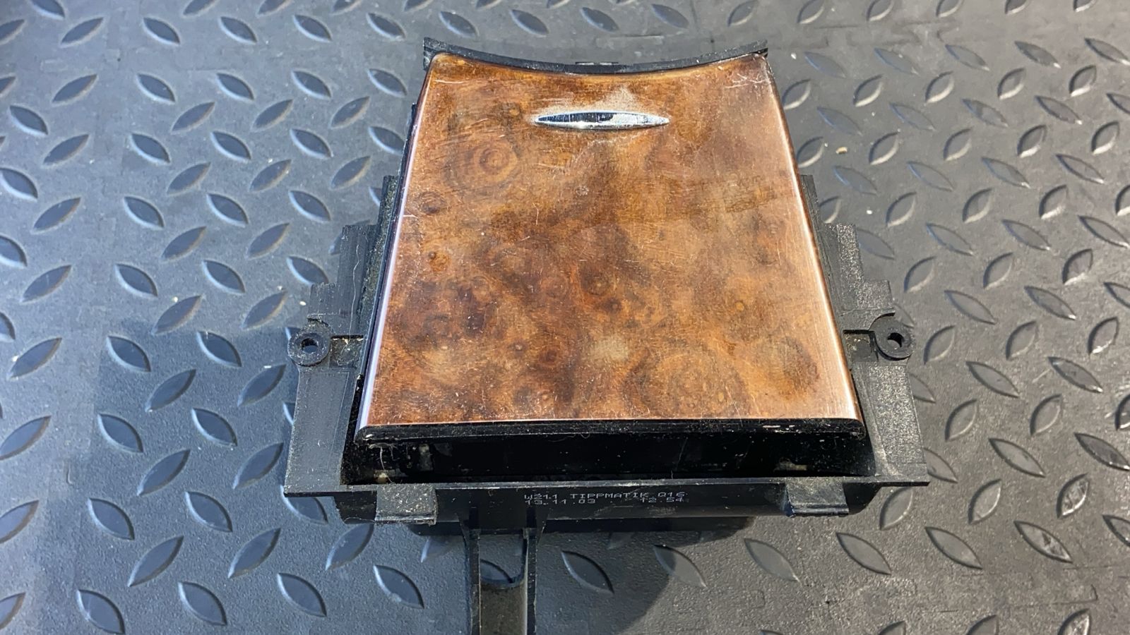 Бардачок Mercedes E/W211 2002-2009