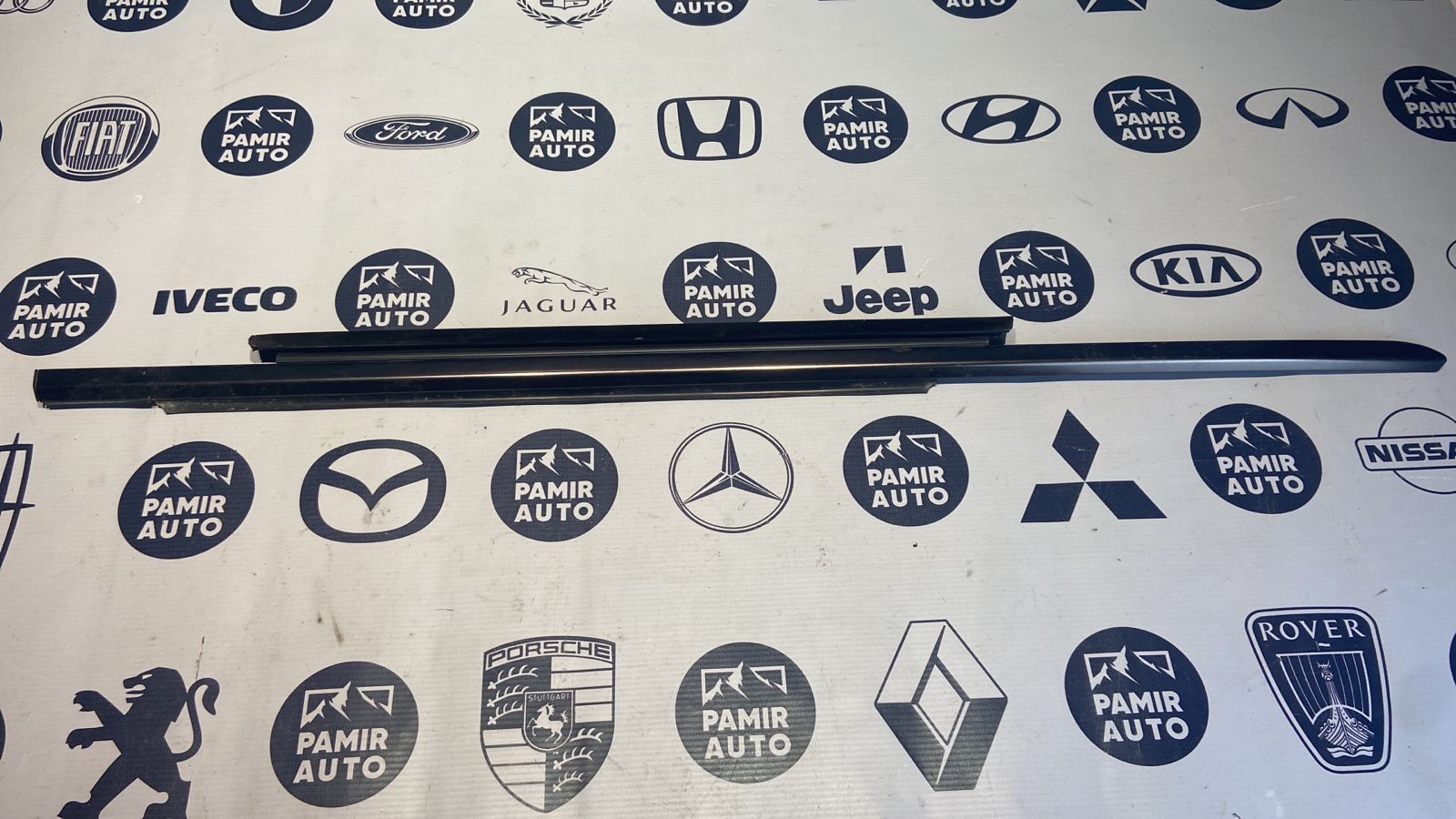 Уплотнитель двери задний правый Mercedes E/W211 2002-2009