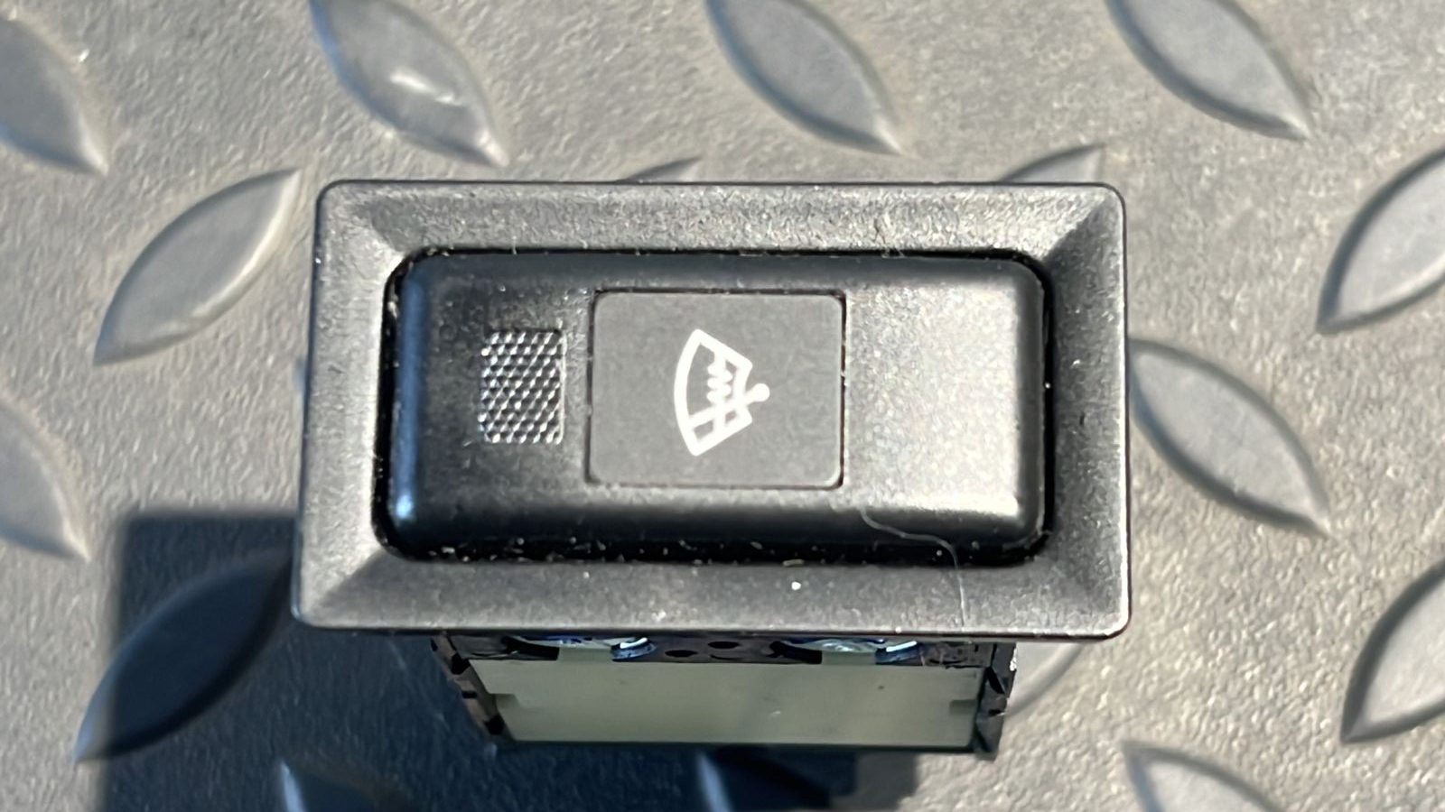 Кнопка обогрева переднего стекла Toyota Avensis/2 2003-2009