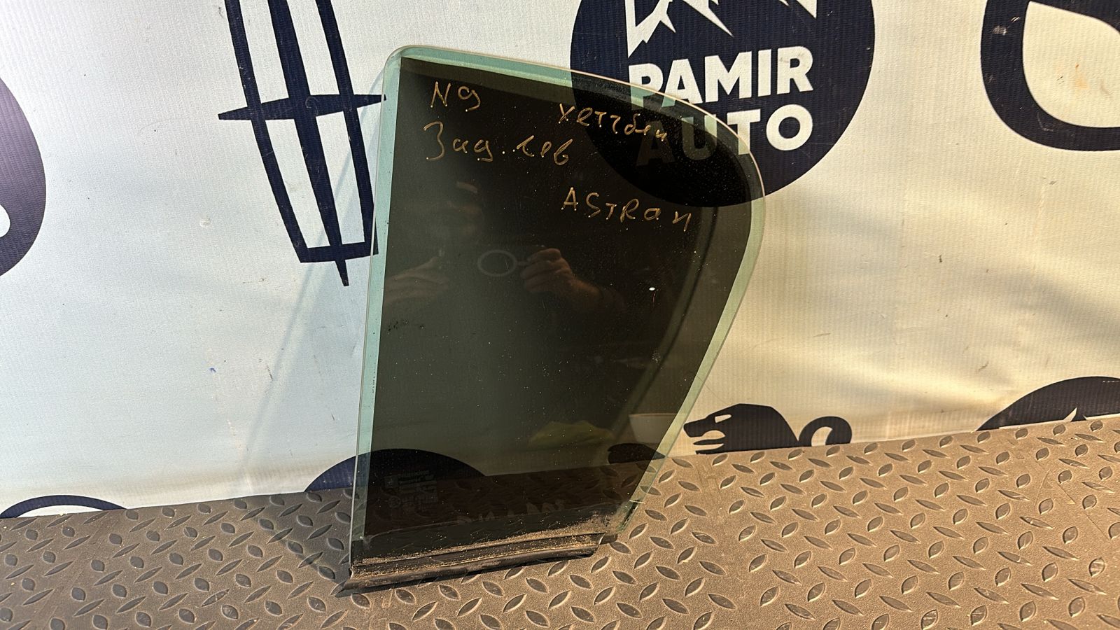 Форточка двери задняя левая Opel Astra/H 2004-2014