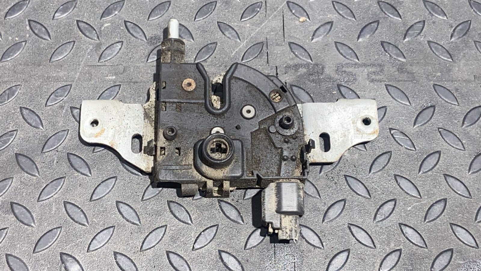 Замок капота Ford Mondeo/3 2000-2007