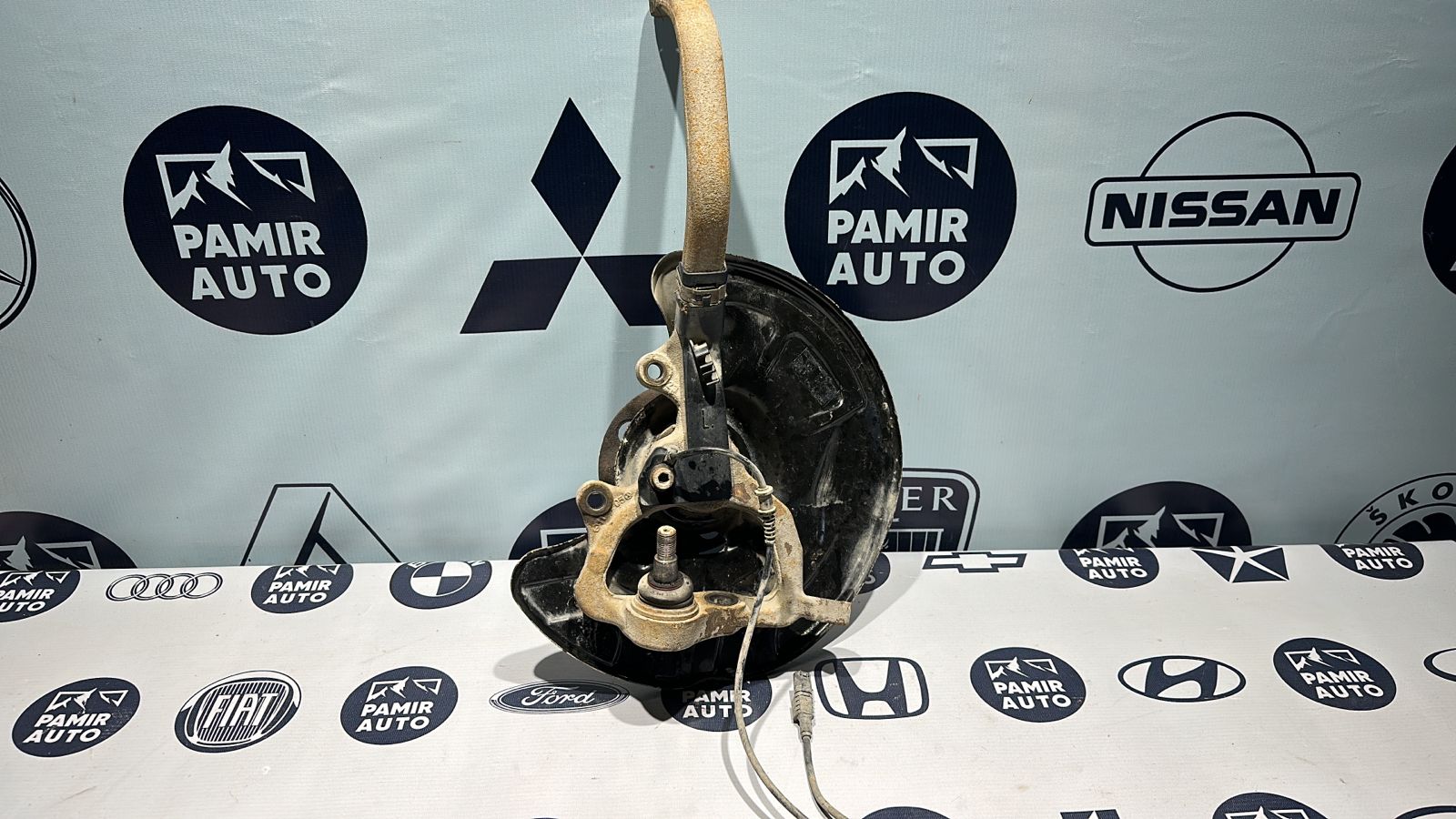 Кулак поворотный передний левый Mercedes E/W211 2002-2009