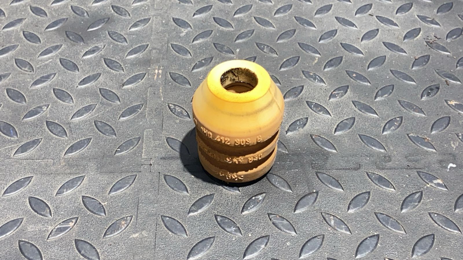 Отбойник амортизатора передний Volkswagen Golf/4 1997-2006