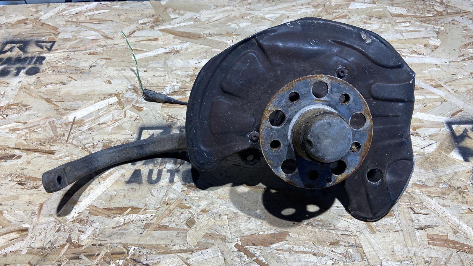 Кулак поворотный передний правый Mercedes E/W211 2002-2009