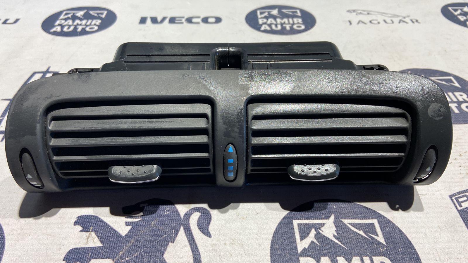 Дефлектор воздушный центральный Mercedes C/W203 2000-2008