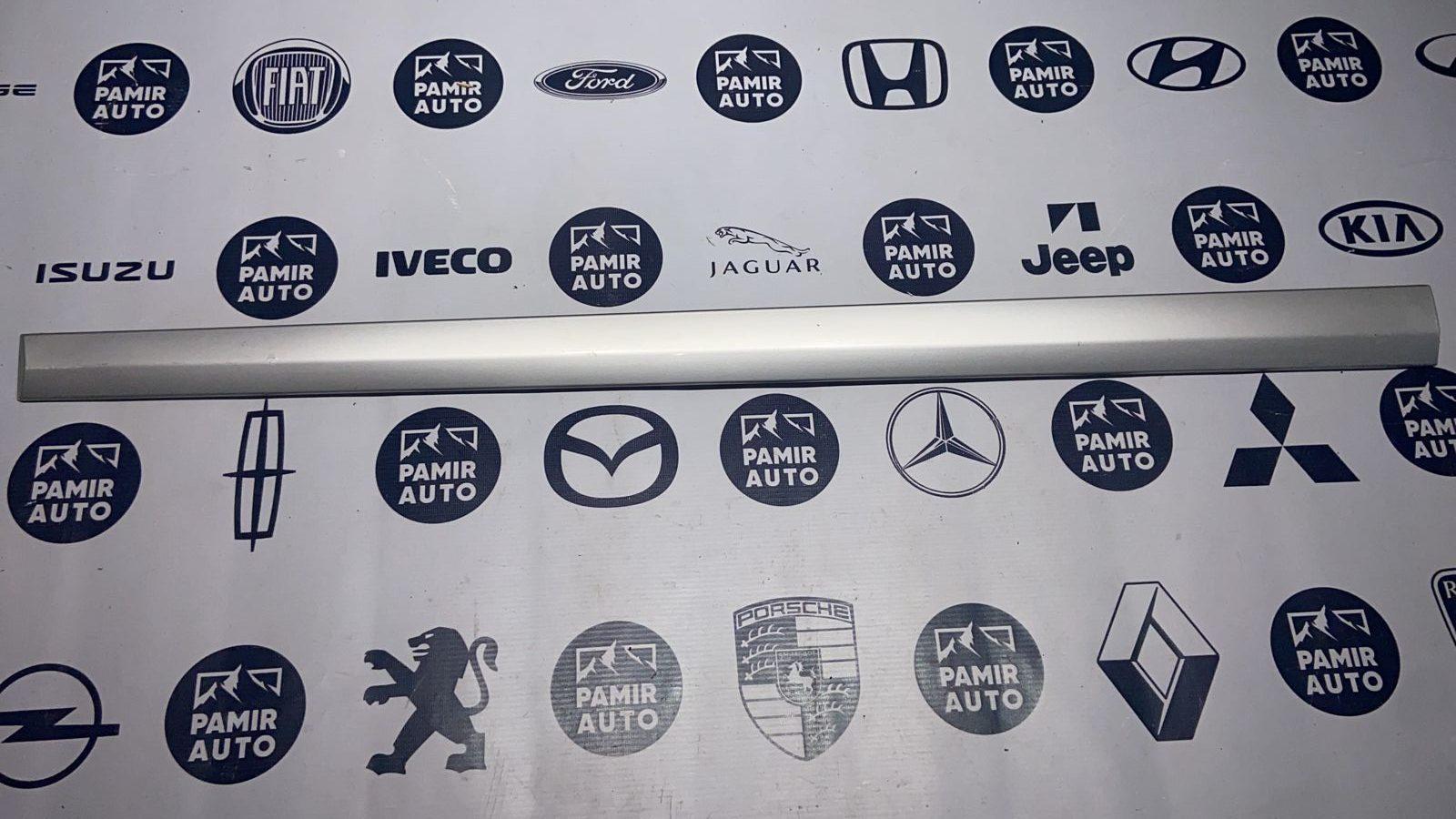 Молдинг двери передний правый Mercedes C/W203 2000-2008