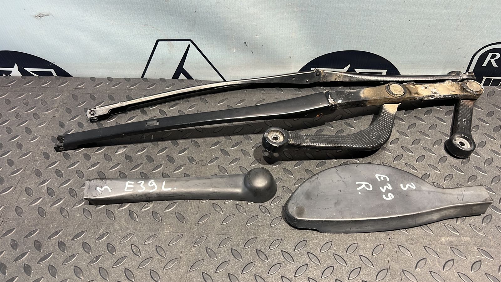 Поводок стеклоочистителя BMW 5/E39 1995-2004