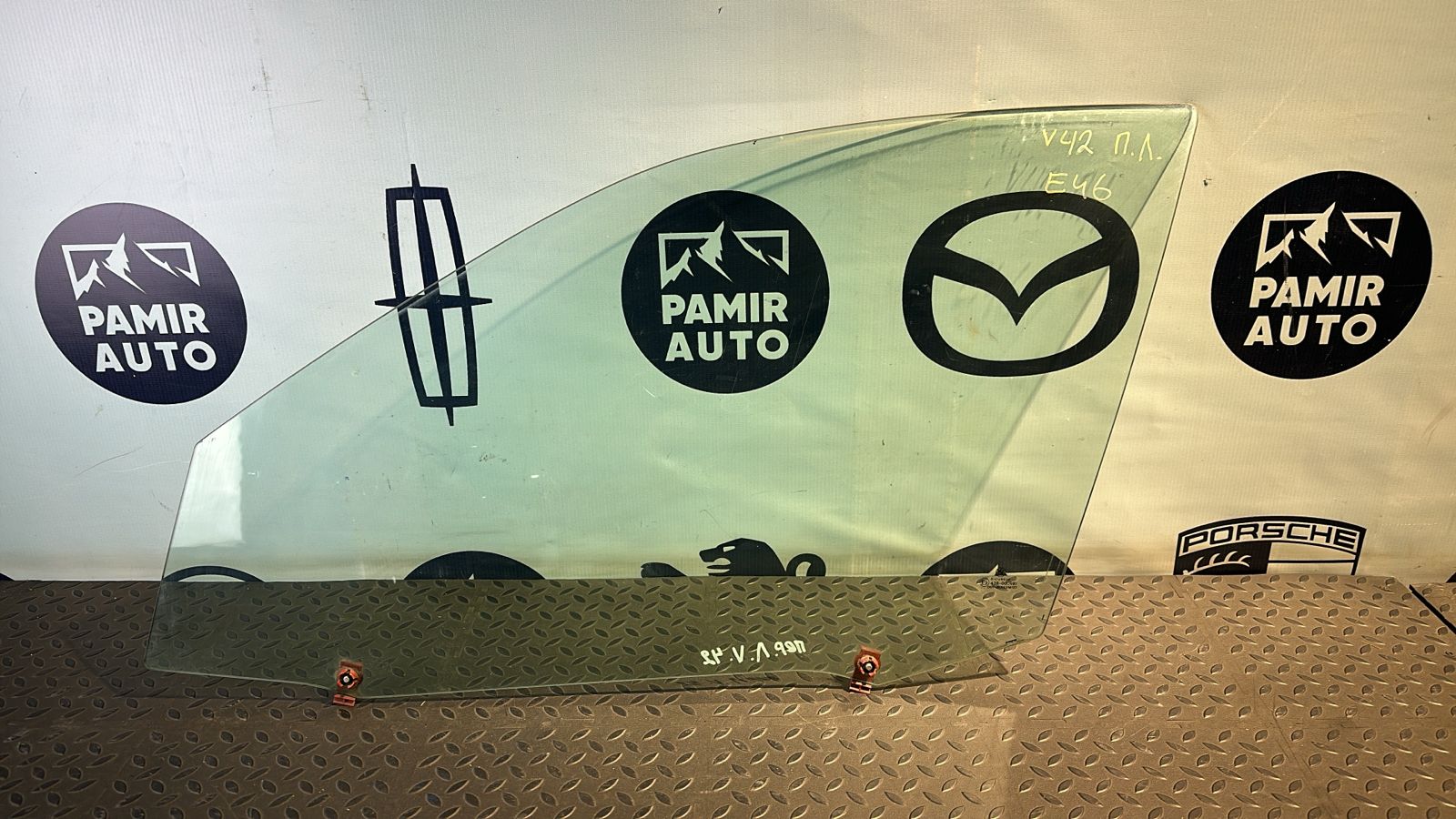 Стекло двери переднее левое BMW 3/E46 1998-2007