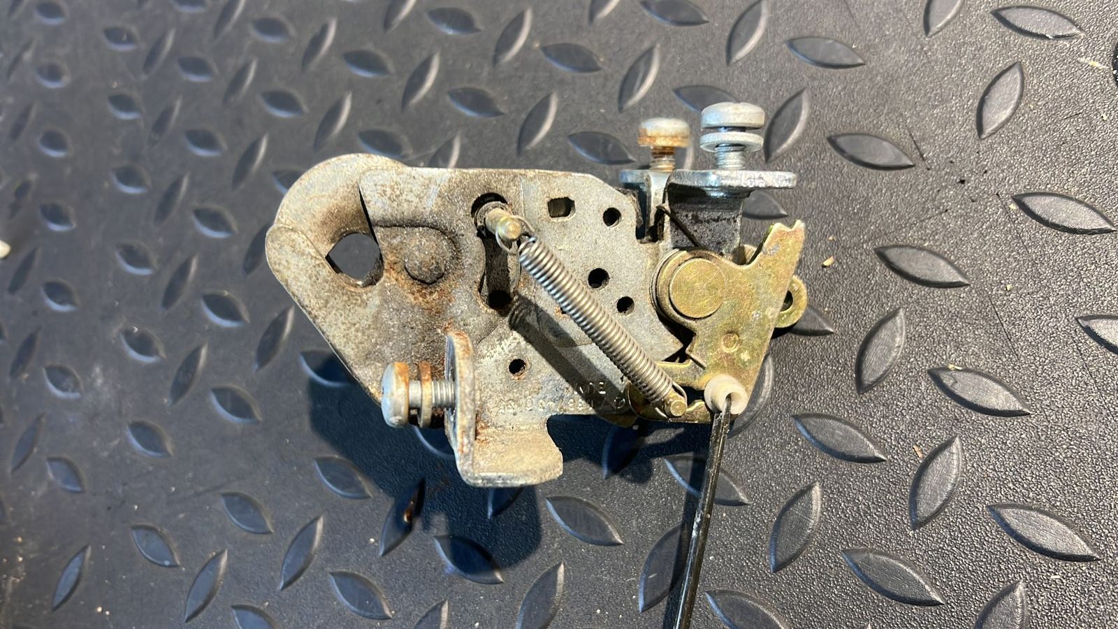 Замок двери багажника Mercedes Vito/W638 1996-2003