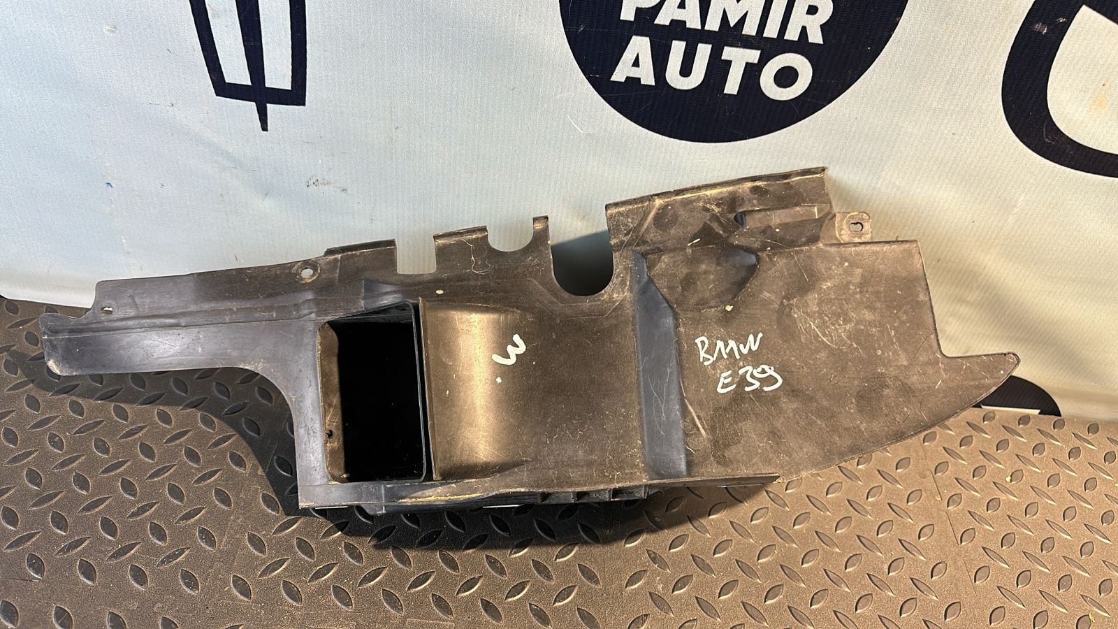 Воздуховод тормозной правый BMW 5/E39 1995-2004