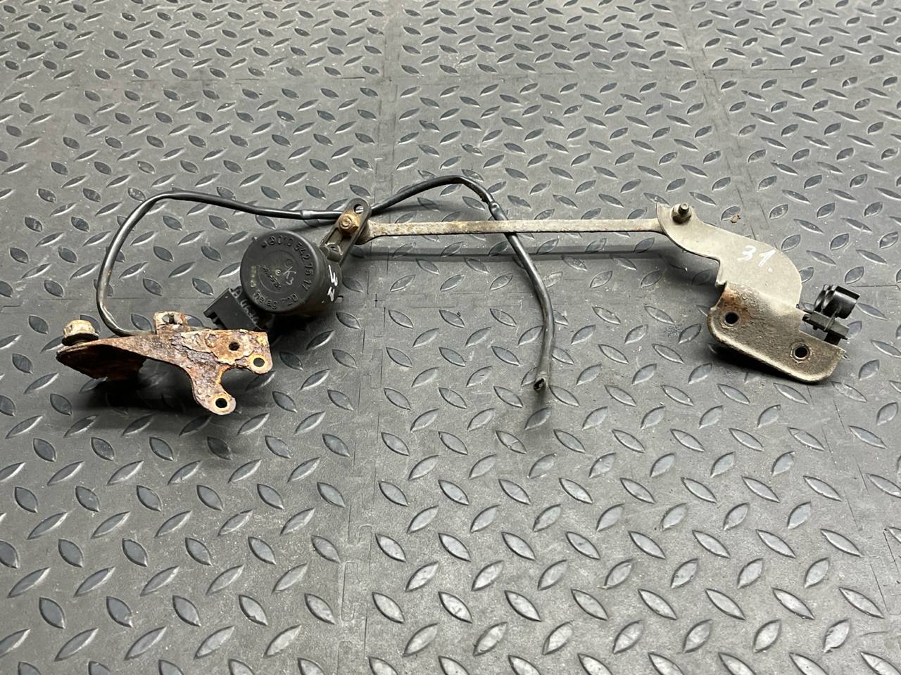 Датчик положения кузова Mercedes E/W210 1995-2003