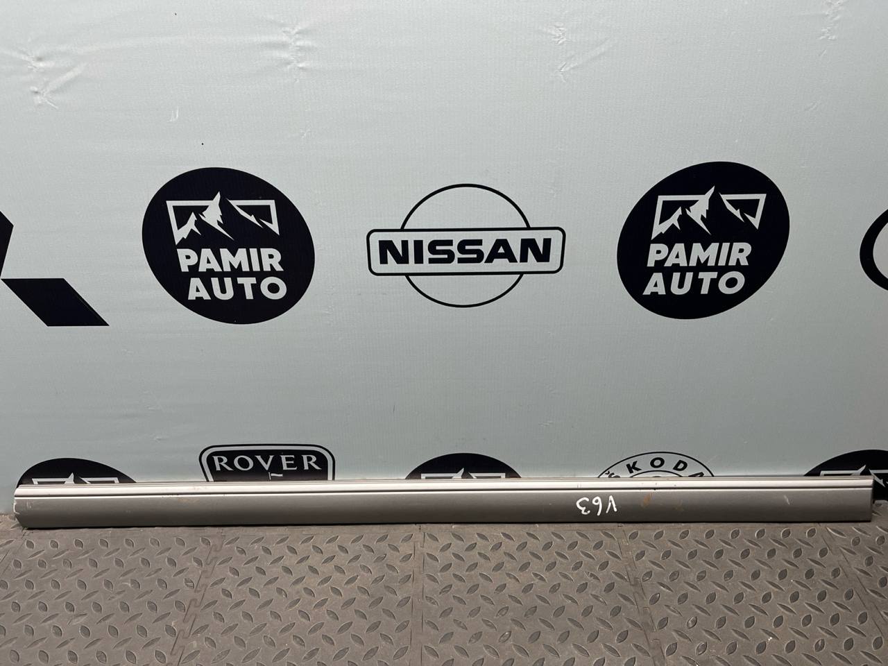 Молдинг двери передний правый C/W202 1993-2001