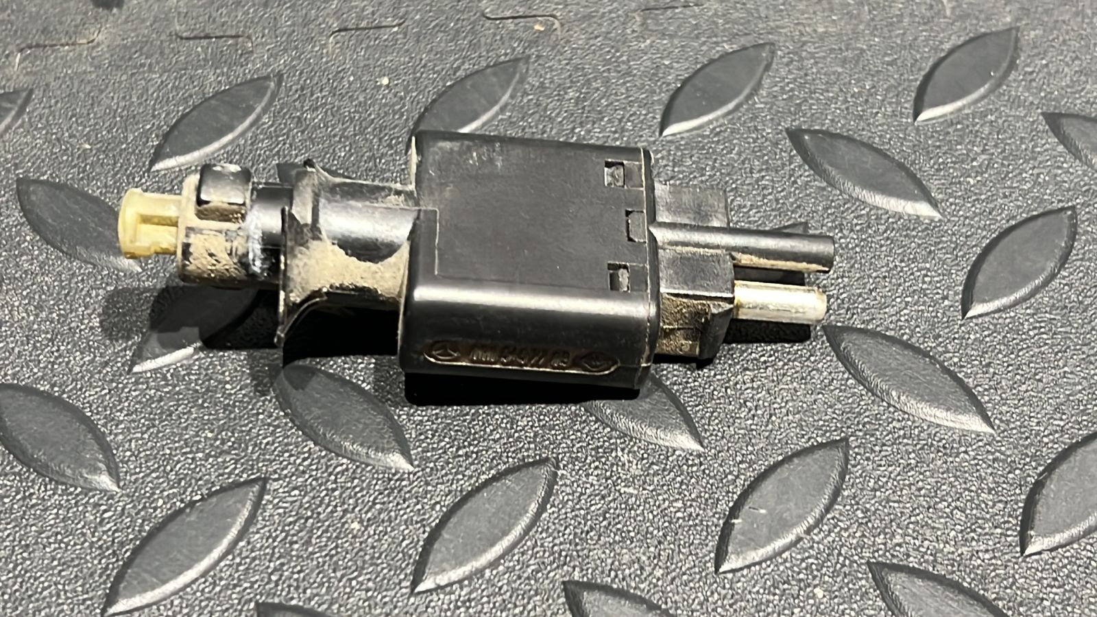 Датчик включения стопсигнала Mercedes C/W202 1993-2001