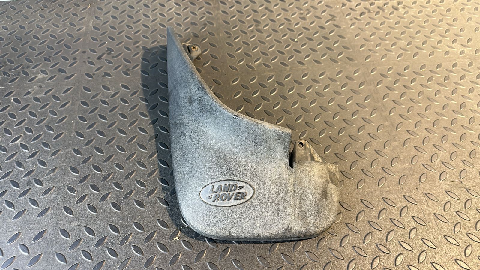 Брызговик передний левый Land Rover Freelander 1998-2006