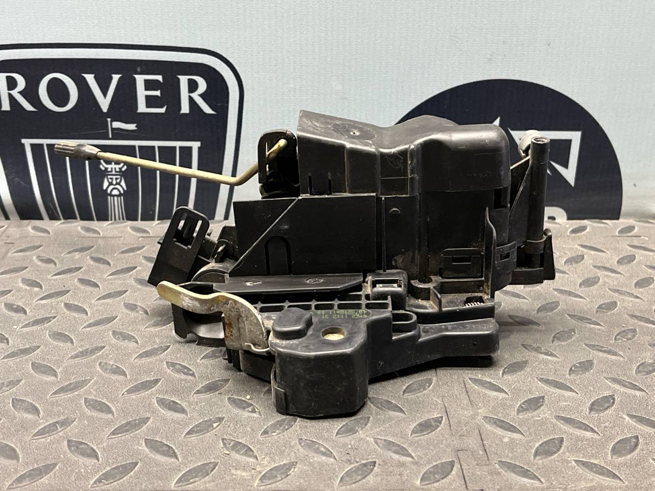 Замок двери передний правый Mercedes C/W202 1993-2001