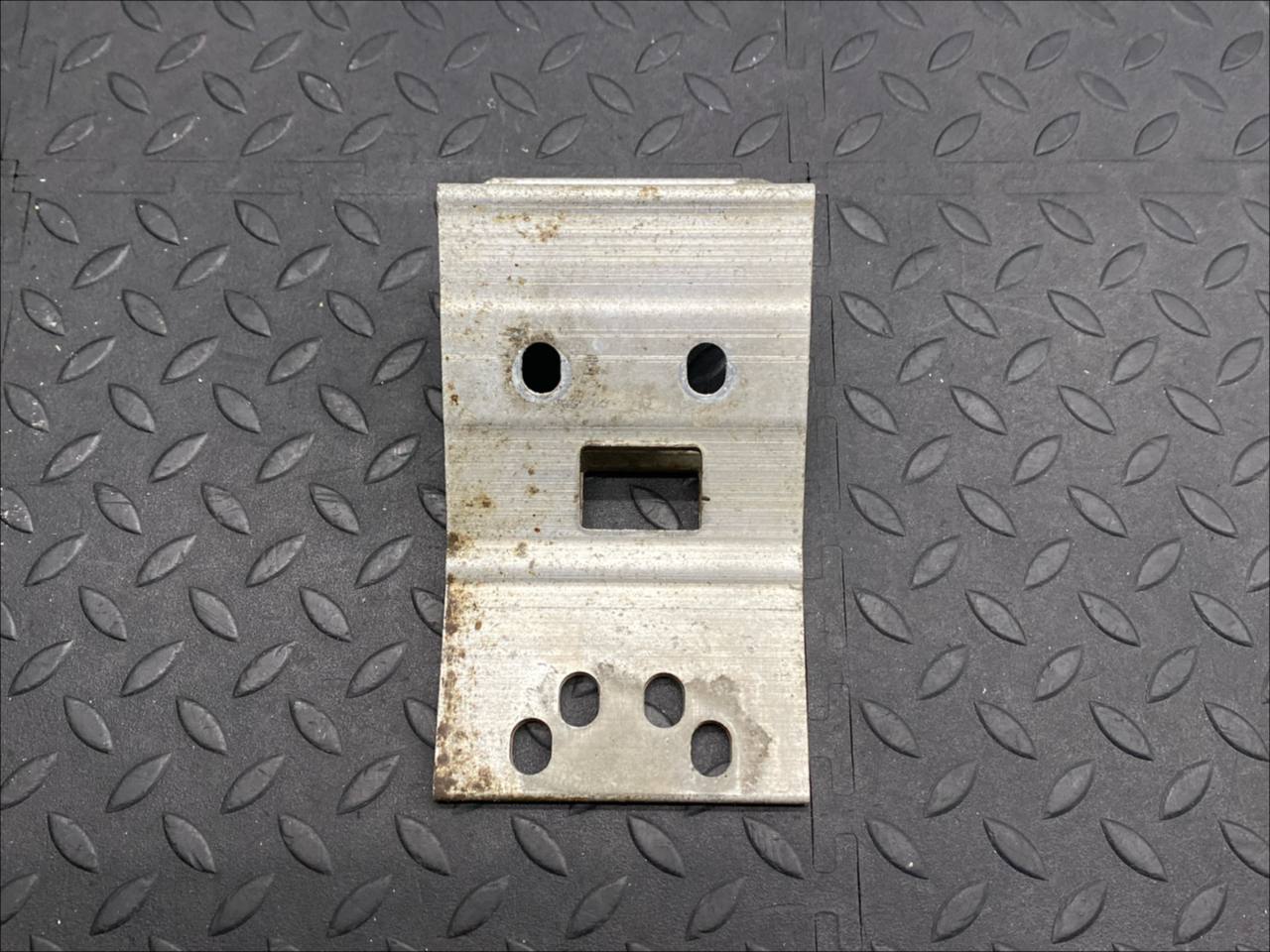 Кронштейн усилителя бампера задний Opel Vectra/C 2002-2008