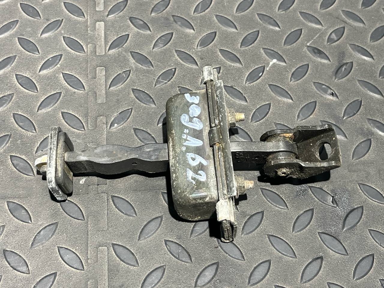 Ограничитель двери задний Mercedes M/W163 1997-2005