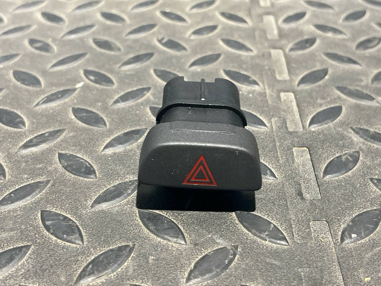 Кнопка аварийной сигнализации Ford Focus/2 2004-2011