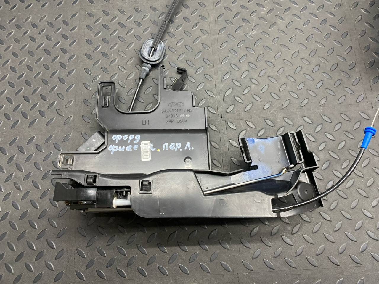 Замок двери передний левый Ford Fiesta/6 2008-2019