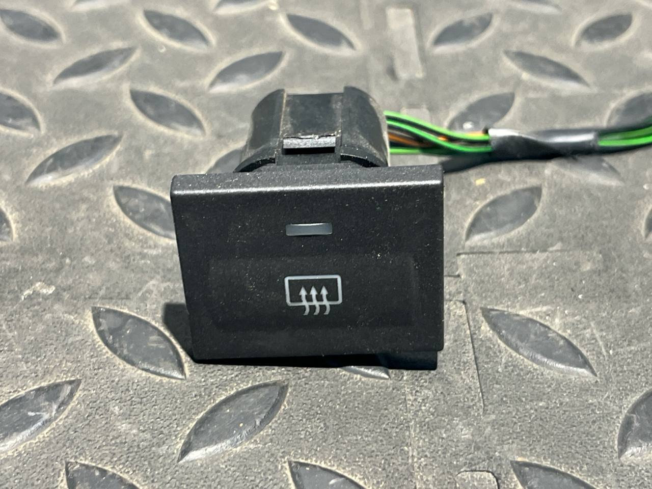 Кнопка обогрева заднего стекла Ford Focus/2 2004-2011