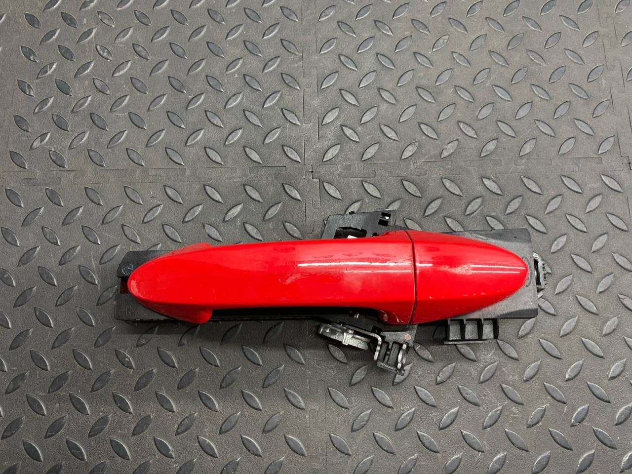 Ручка двери передняя правая Ford Fiesta/6 2008-2019