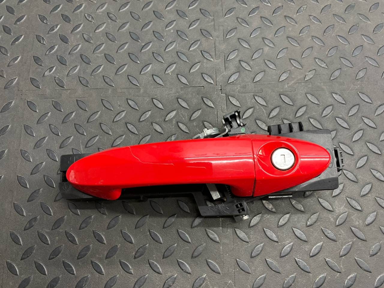 Ручка двери передняя левая Ford Fiesta/6 2008-2019