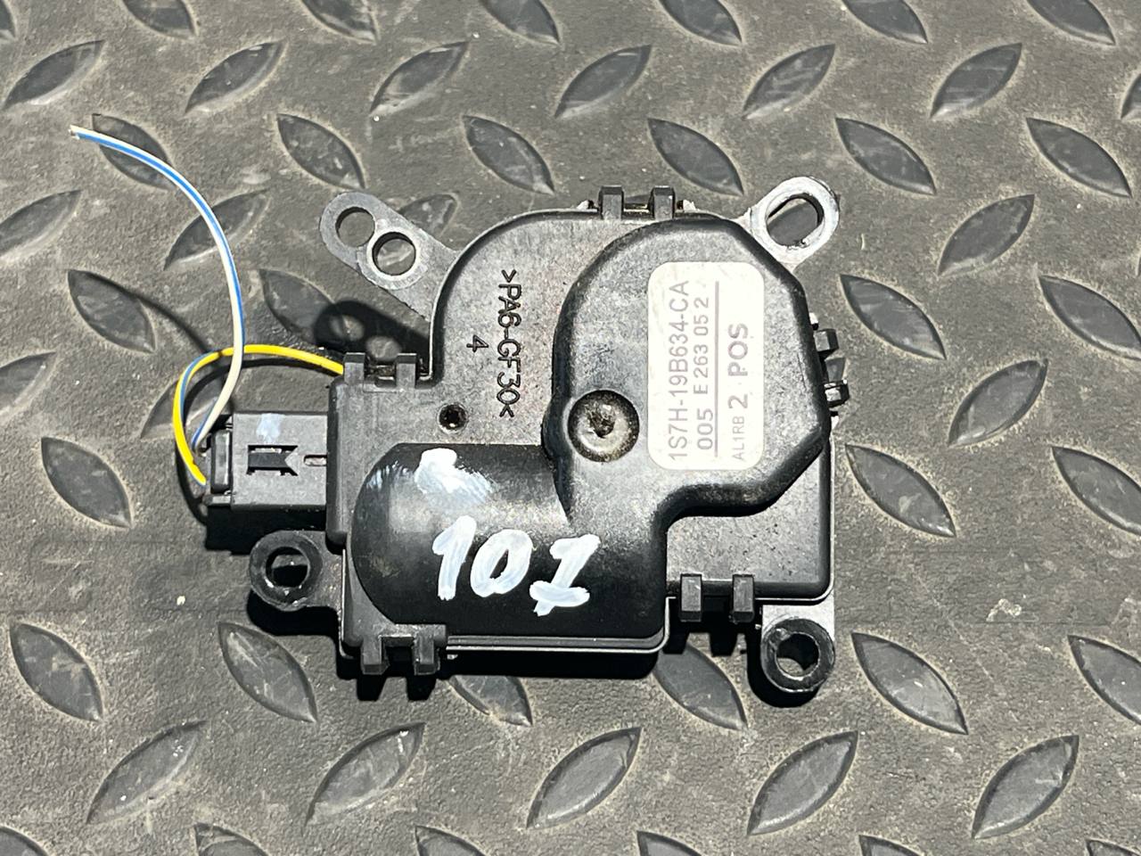 Моторчик заслонки отопителя Ford Focus/2 2004-2011