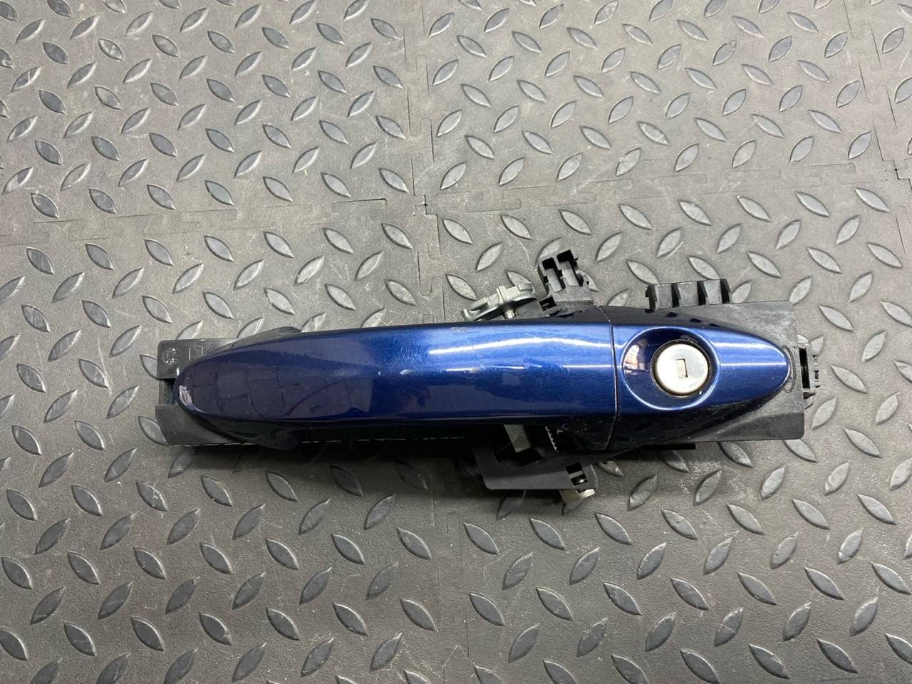 Ручка двери передняя левая Ford Fiesta/6 2008-2019