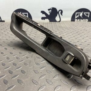 Кнопка стеклоподъемника передняя левая Ford Fiesta/6 2008-2019