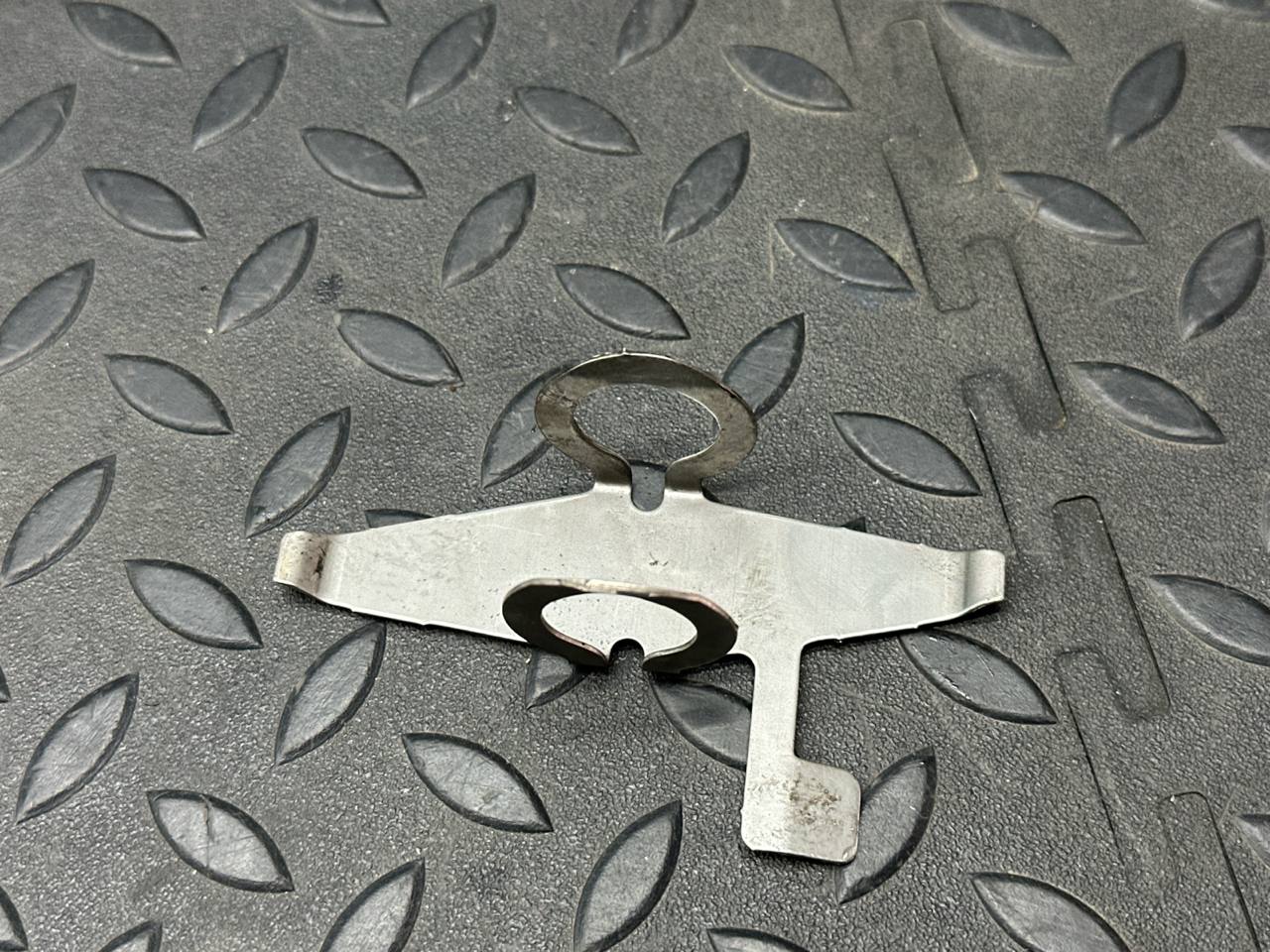 Кронштейн датчика положения коленвала Opel Movano/A 2003-2010