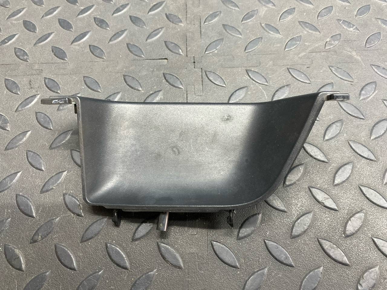 Накладка ручки двери передняя левая Ford Fiesta/6 2008-2019