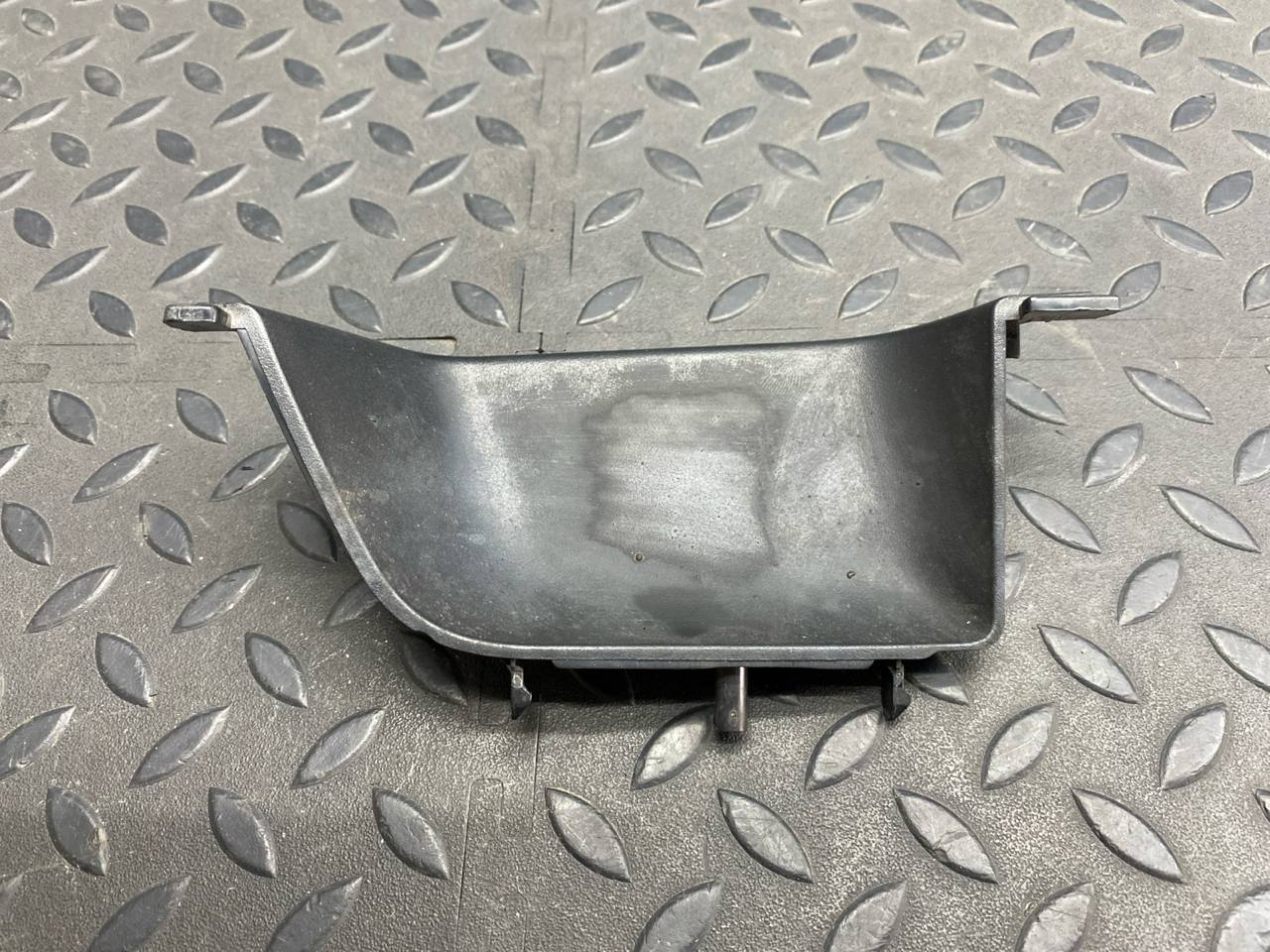 Накладка ручки двери передняя правая Ford Fiesta/6 2008-2019