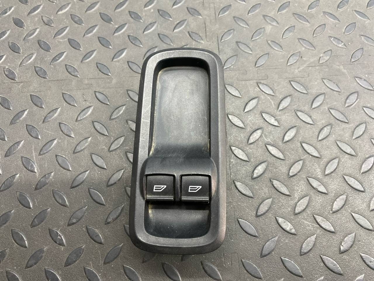 Блок управления стеклоподъемниками Ford Fiesta/6 2008-2019