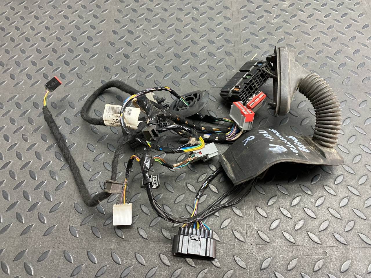 Проводка двери передняя правая Ford Fiesta/6 2008-2019