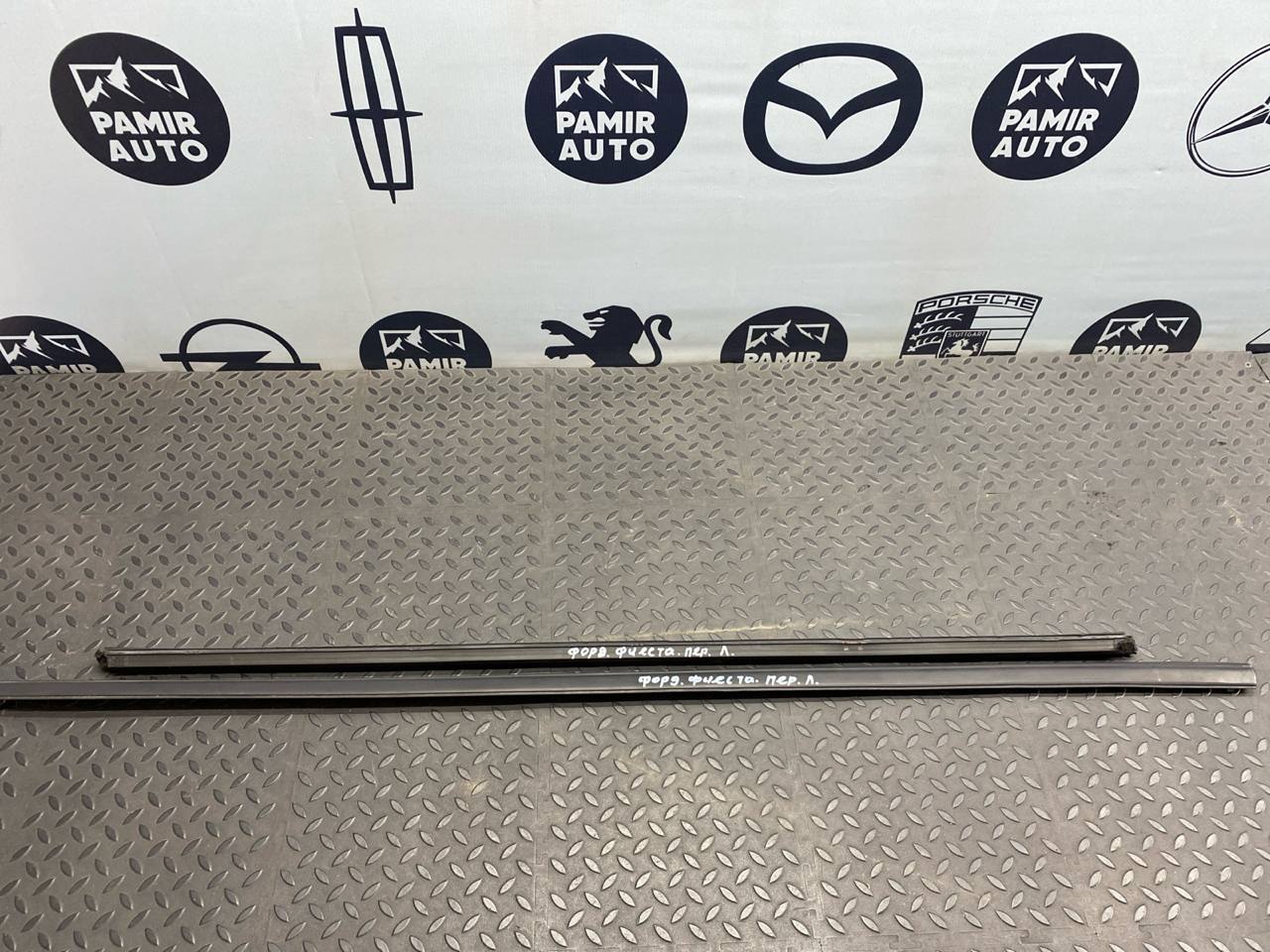 Уплотнитель двери передний левый Ford Fiesta/6 2008-2019