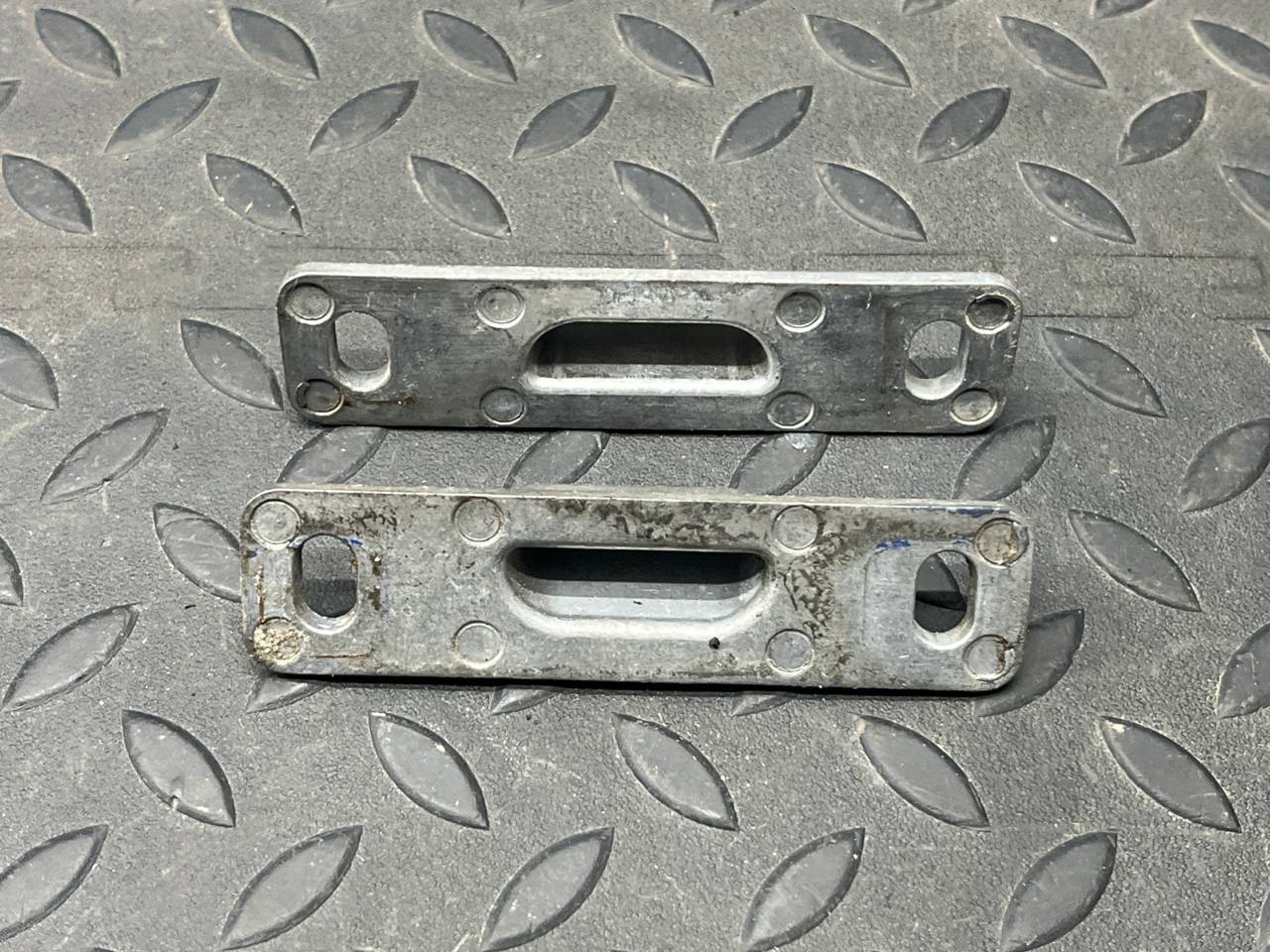 Направляющая двери сдвижной Mercedes Vito/W638 1996-2003