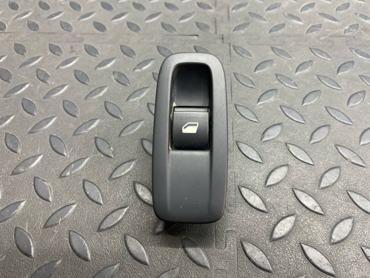 Кнопка стеклоподъемника Citroen C4/2 2010-2020