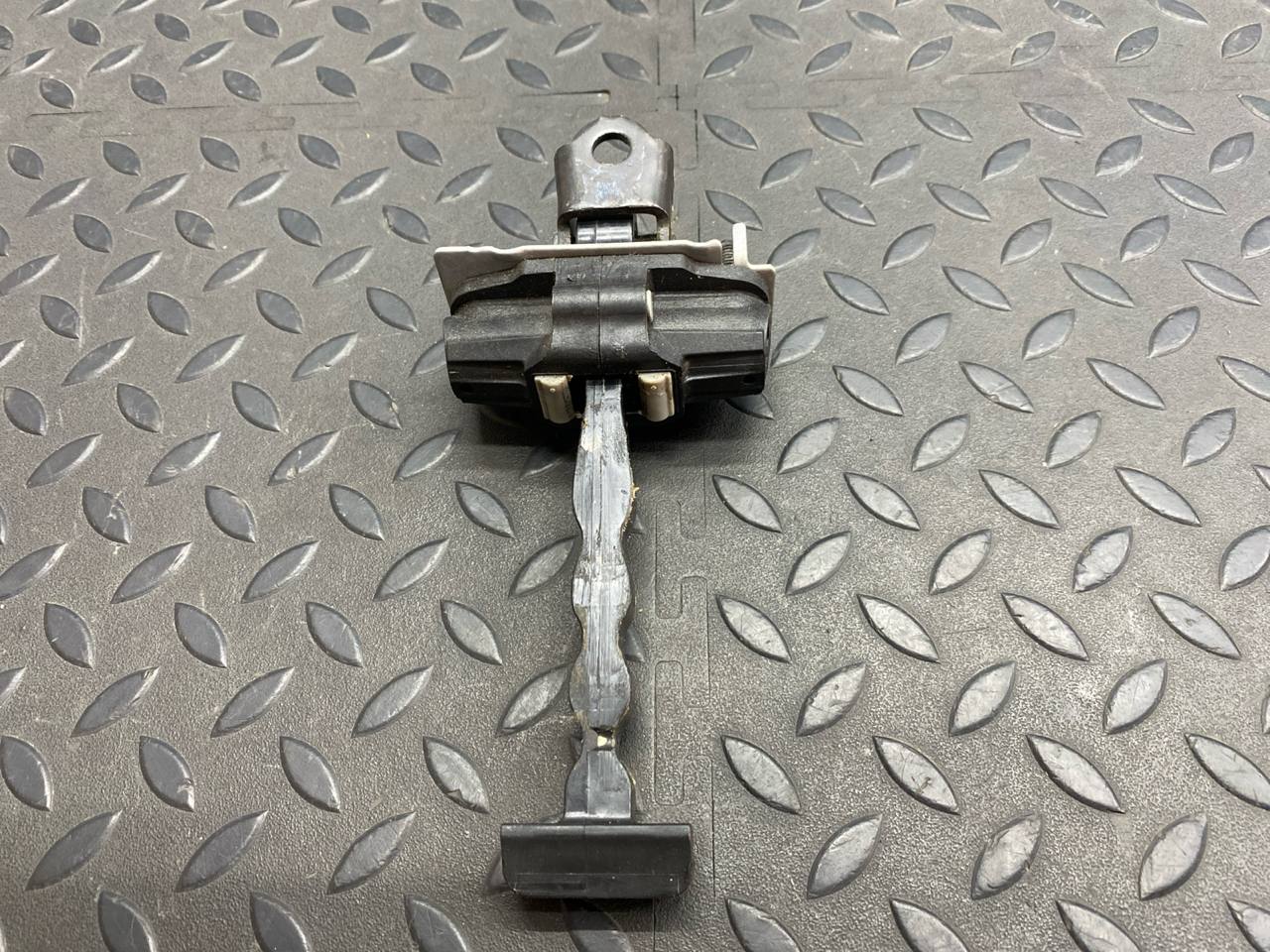 Ограничитель двери задний Citroen C4/2 2010-2020