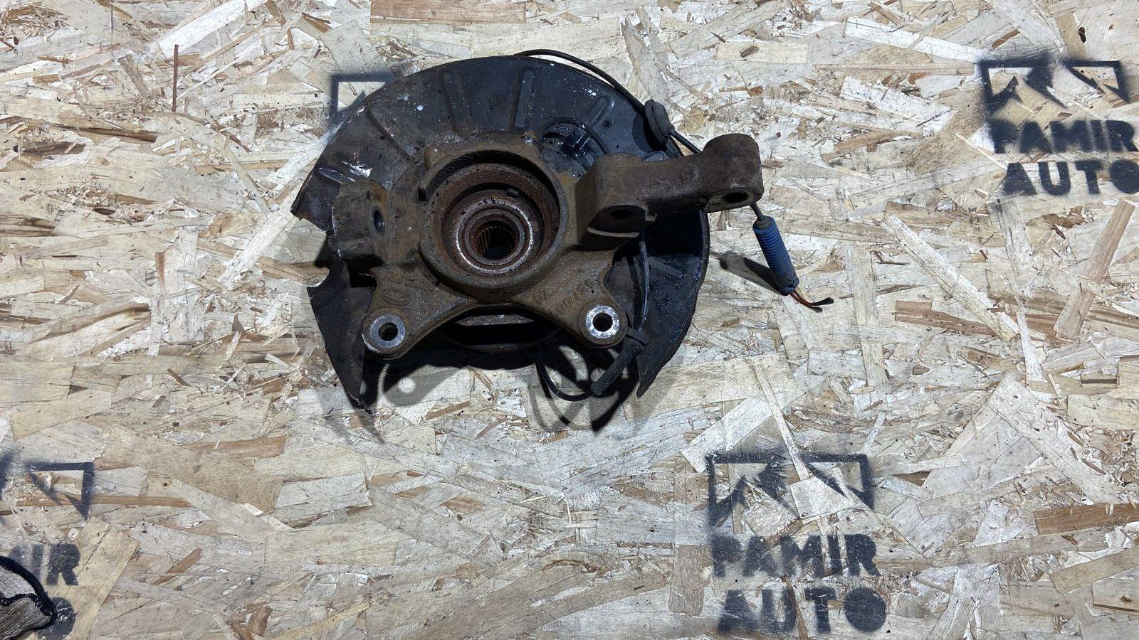 Кулак поворотный передний левый Land Rover Freelander 1998-2006