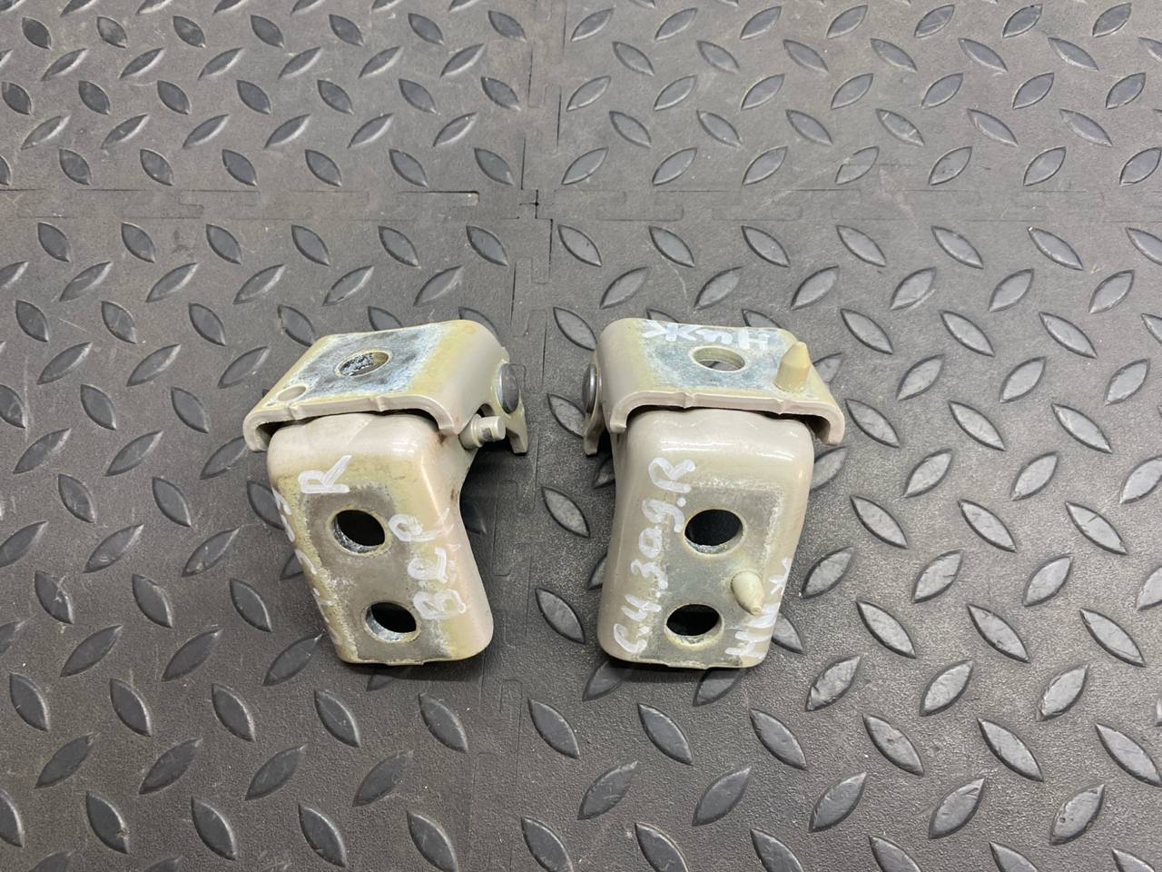 Петля двери задняя правая Citroen C4/2 2010-2020