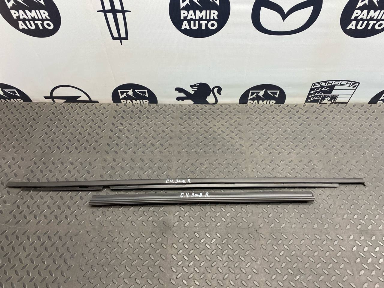 Уплотнитель двери задний правый Citroen C4/2 2010-2020