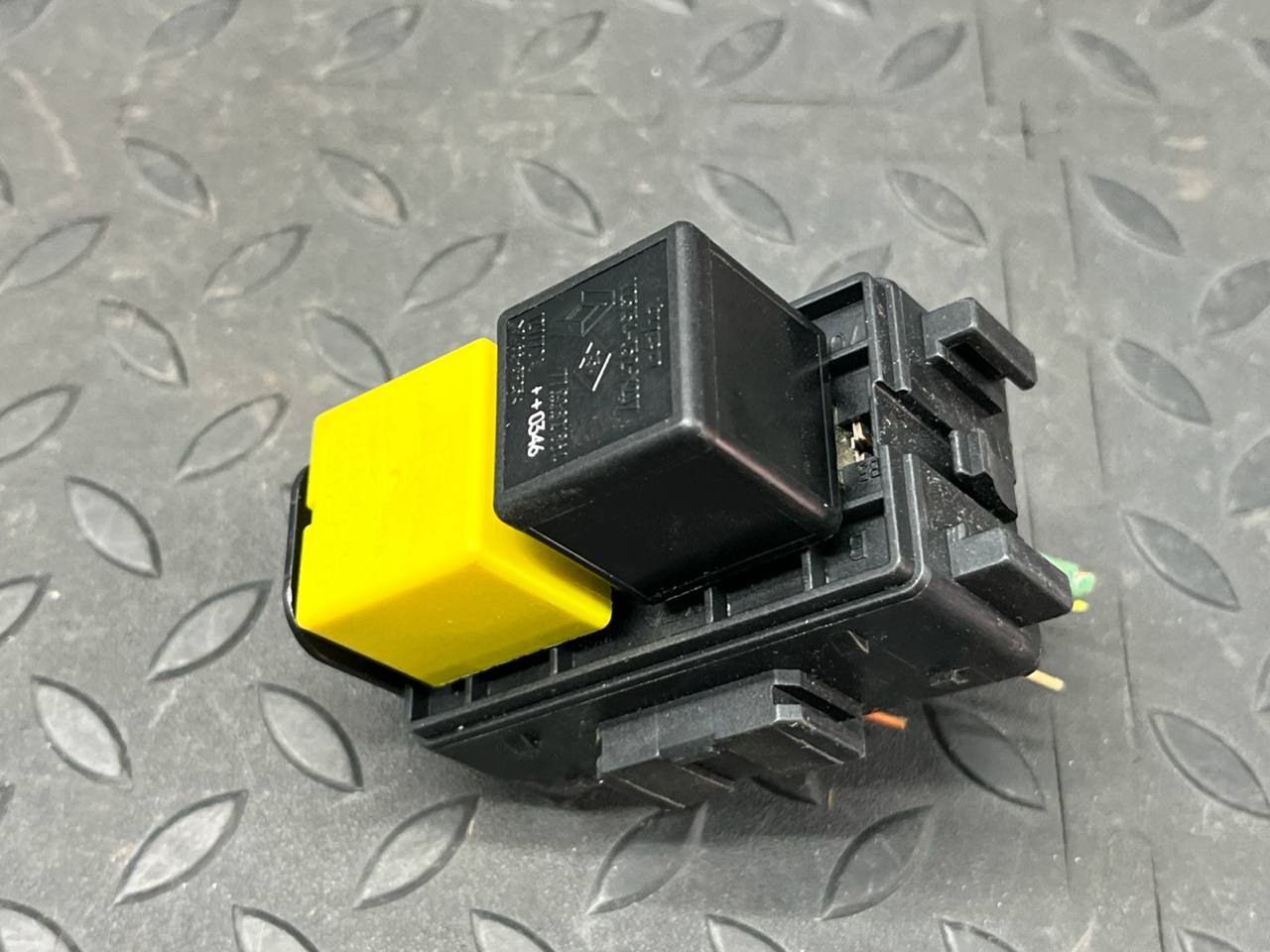 Блок реле Renault  Scenic/2 2003-2009