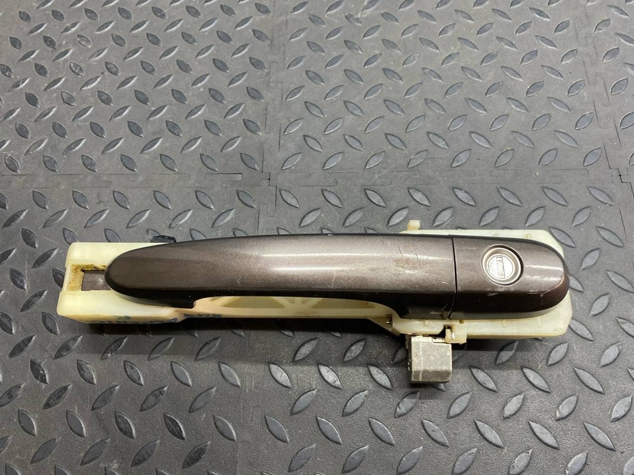 Ручка двери передняя правая Kia Sportage/2 2004-2010