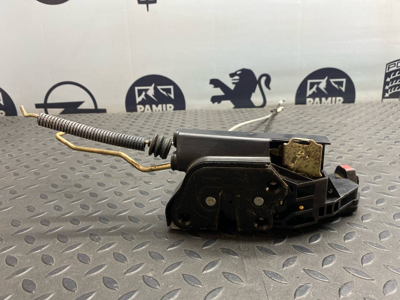 Замок двери передний правый Kia Sportage/2 2004-2010