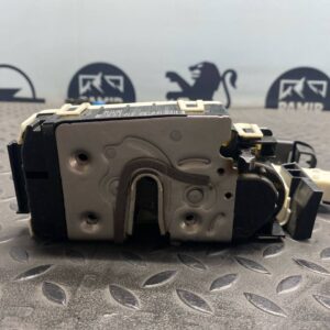 Замок двери задний правый Mercedes C/W204 2006-2015