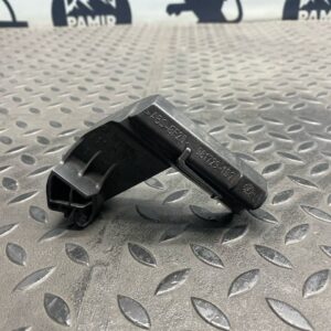 Кронштейн замка двери задний правый Mercedes C/W204 2006-2015